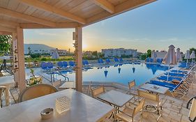 Golden Bay Apartments-Garden Haven